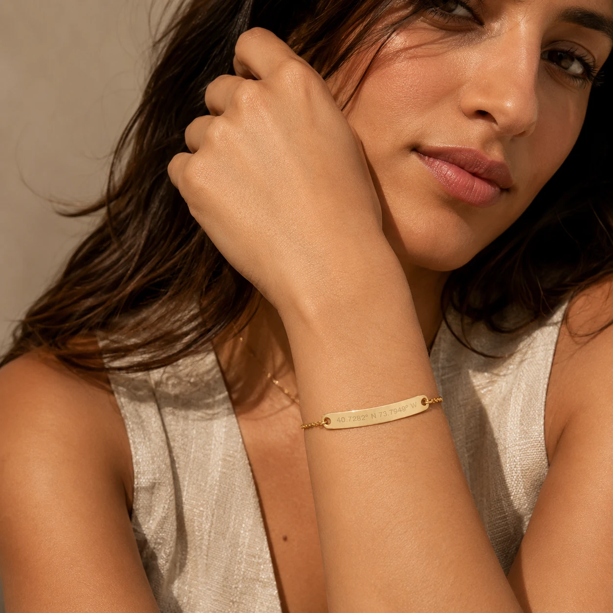 Pulseira personalizada com corrente e barra de coordenadas-1