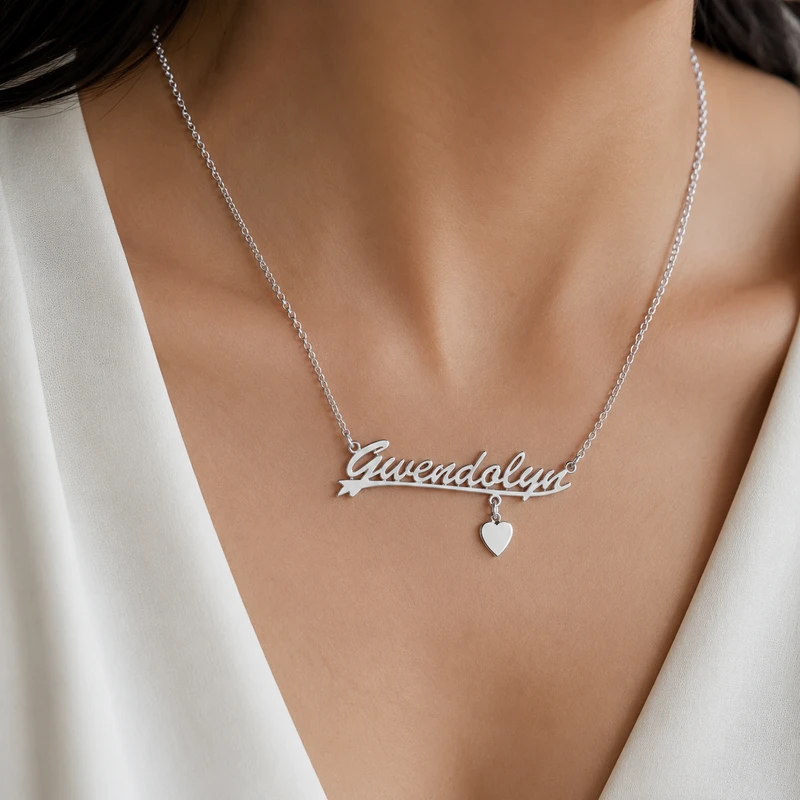 Collier personnalisé avec pendentif cœur et prénom detail image 1