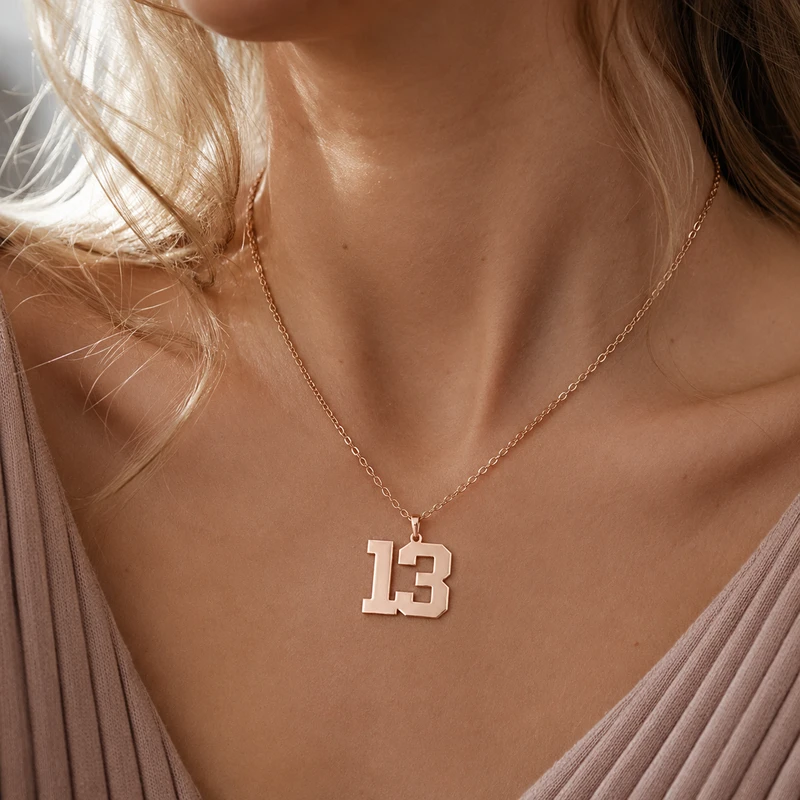Collier pendentif personnalisé avec numéro de sport image 2