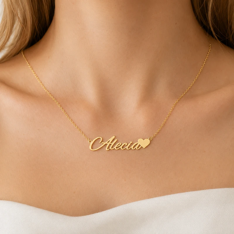 Collier personnalisé en forme de cœur avec prénom detail image 1