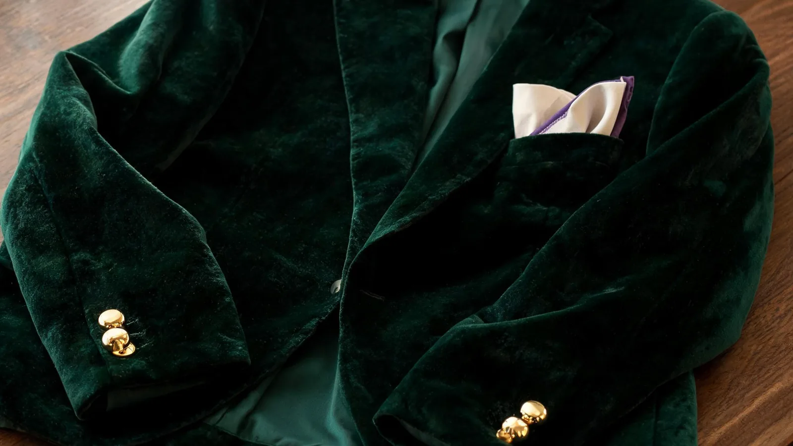 Holiday Party Outfit Guide: How to Choose What to Wear for Seasonal Events
